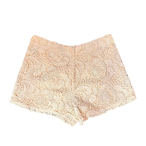 Karlie Crochet Ivory Shorts Size Medium - Picture 2 of 4